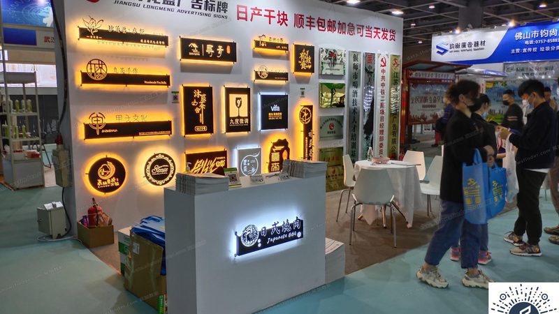灯箱材质大揭秘：如何选择最适合的展示效果