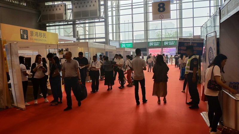 门头灯箱：不只是亮光，更是品牌形象的展示窗口
